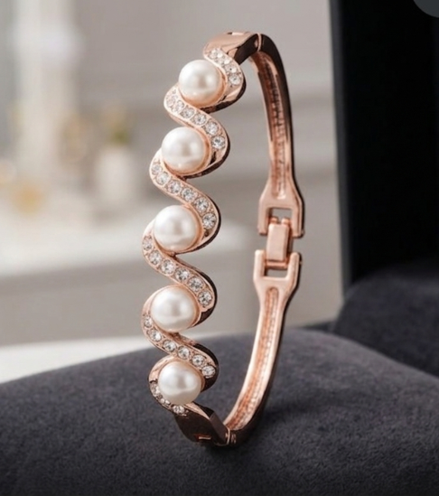 Elegant Rose Gold Wave Bracelet with Pearl