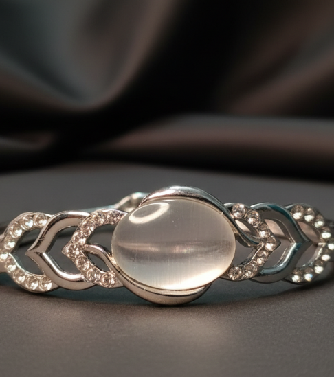 Trendy Silver-Plated Bracelet with One Oval Stone