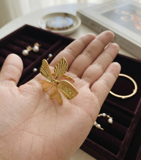 Vintage-Style Gold Flower Ring