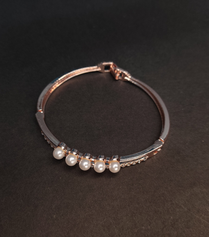 Elegant Rose Gold Bracelet with Pearl