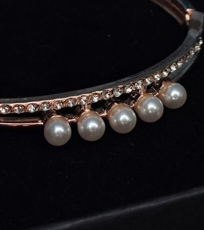 Elegant Rose Gold Bracelet with Pearl