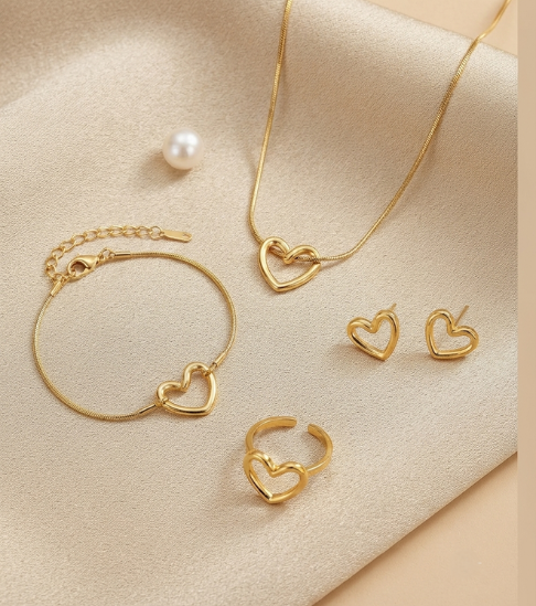 Gold Plated Heart Pendant Jewelry Set