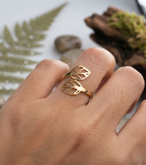Botanical Leaf Motif Gold Ring