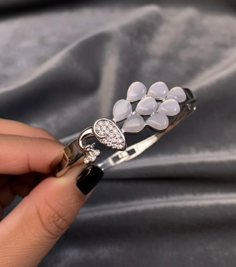 Peacock Glow Trend Silver Plated Bracelet