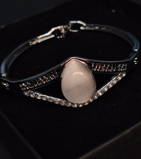 Trendy Silver-Plated Bracelet with Single Stone