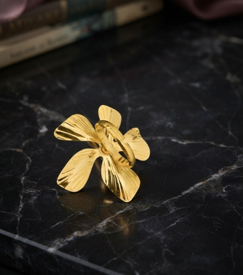 Vintage-Style Gold Flower Ring
